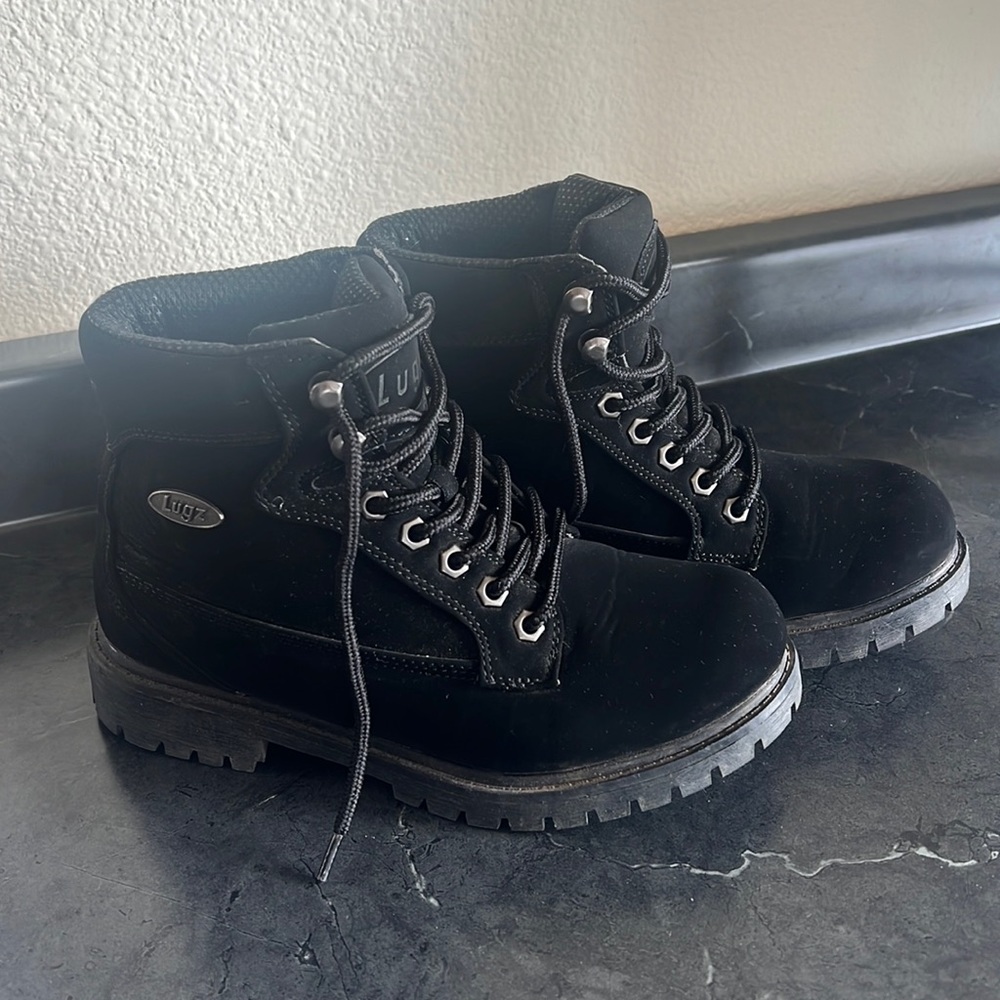 Lugs 7 1/2 Black ankle boot
